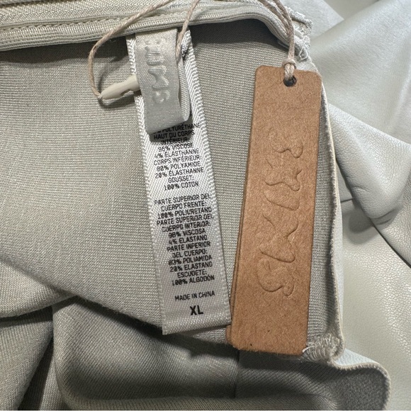 New Skims Faux Leather Shell Long Sleeve Thong Bodysuit Size XL - Picture 10 of 16